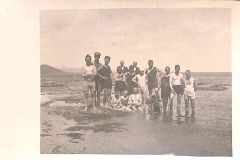 Oggiano-insieme-a-un-gruppo-di-amici